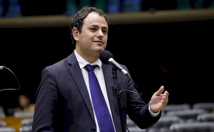 Paulo Magalhães pede cassação de Glauber Braga sob influência de Arthur Lira